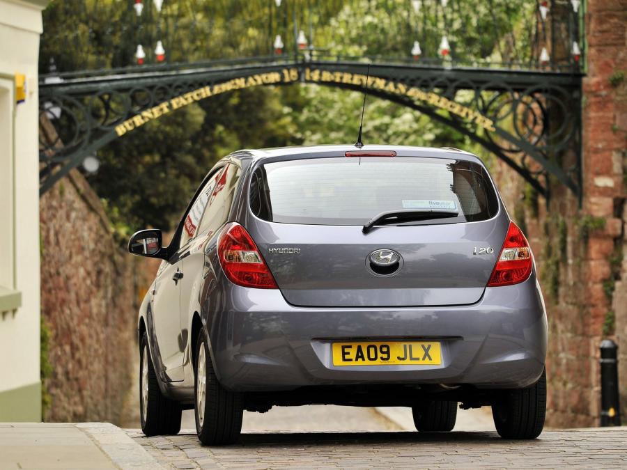 Hyundai i20 3-Door 2009 года  (UK) (фото 8 из 16)